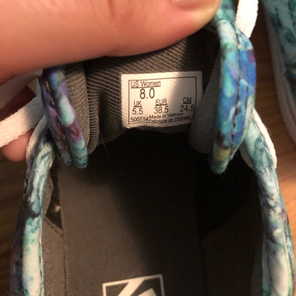 Vans - Picture 3 of 4